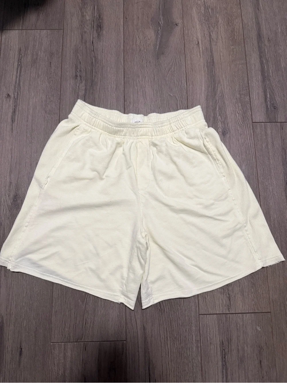 Aerie Boyfriend Shorts - Butter Yellow